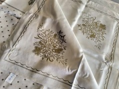 Háčkovaná dečka na stůl