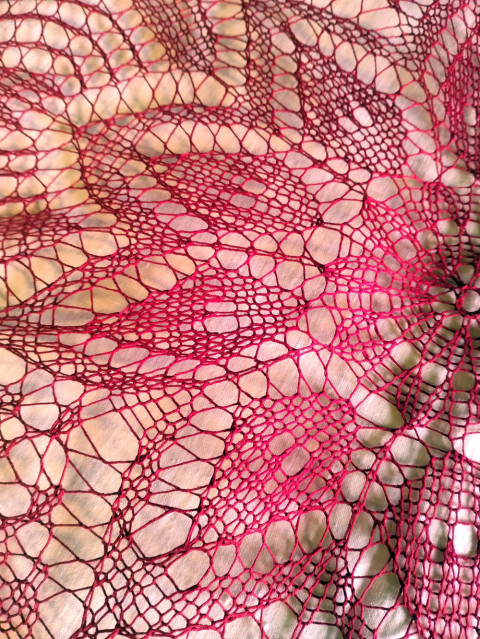 Háčkovaná dečka na stůl červená háčkovaná retro dečka ruční práce 