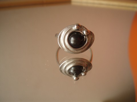 Prstýnek s hematitem jemný cínovaný prstýnen 