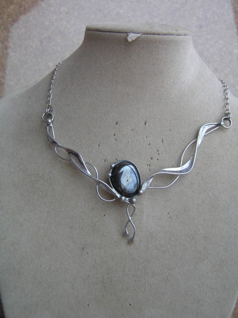 Náhrdelník - Tichá voda hematit na ples 