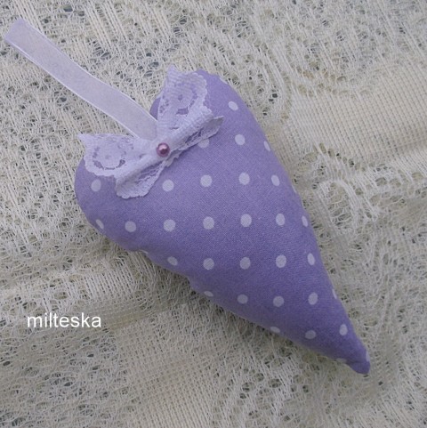 srdíčko s levandulí- puntík srdce dárek vánoce levandule srdíčko bílá srdíčka béžová růžičky barevný veselý šatník proti molům moly lila. bylinky 