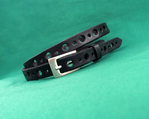 Opasek děrovaný černý dárek pásek opasek vánoce dáreček pánský kalhoty originál monogram móda pro muže iniciála mˇodní doplněk pro chlapy 