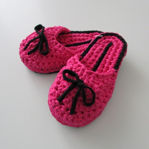 Pantofle, nazouváky papuče růžová černá háčkované pohodlné dámské domácí handmade crochet obuv ťapky pantofle špagáty wellnes nazouváky slippers 
