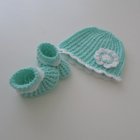 Souprava děti jarní čepička holčička holčičí bílá jaro souprava tyrkysová háčkované akryl botičky soupravička unisex mimi 