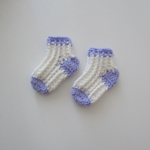 Dětské ponožky (3 - 6 měs.) děti holčička holčičí bílá miminko háčkované ponožky hřejivé fialková celoroční mimi crochet 