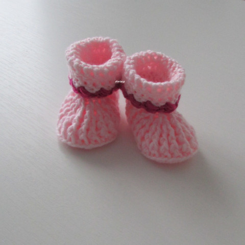 Háčkované botičky (9 cm) děti zima podzim růžová holčička holčičí akryl hřejivé fuchsiová pružné botičky teplé capáčky novorozenec mimi magenta newborn antipilling 