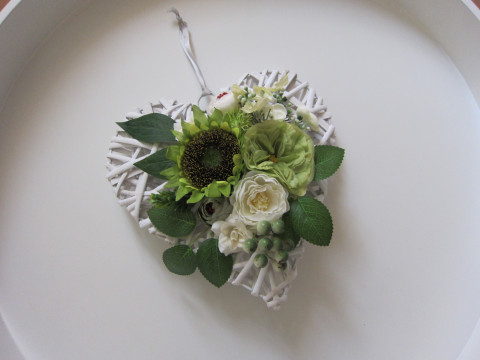 Srdce - Autumn.23 - Zelenobílé srdce zelená podzim bílá slunečnice proutí látkové květy 