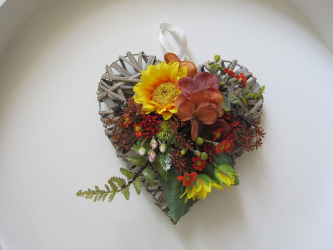 Srdce - Autumn.24 - Slunečnice ... srdce podzim květiny slunečnice závěs proutí 