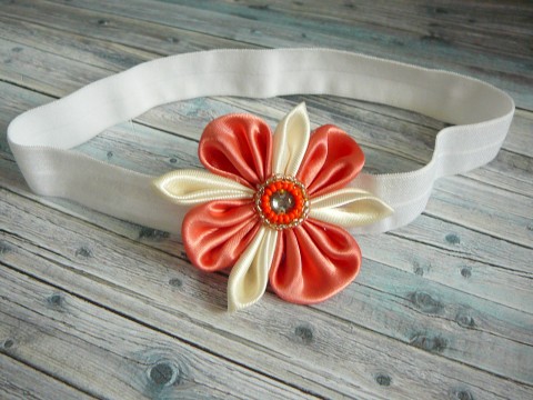 Čelenka s lososovou květinou. holčička dívčí lososová ozdoba cihlová čelenka pro holčičku vlasová ozdůbka 