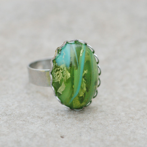 Prsten Co se děje v trávě zrcadlo 