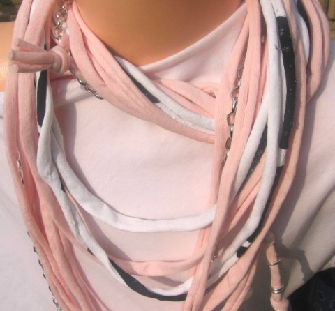 náhrdelník VYJÍMEČNÁ No 7. náhrdelník kov bižuterie štěstí nadčasový 