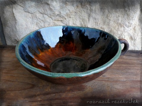 Z hlubin Země miska rubín mísa rubínová duha drahokam rudá mistička 