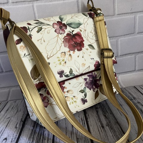 Kabelka s klopou květinová kabelka.koženka 