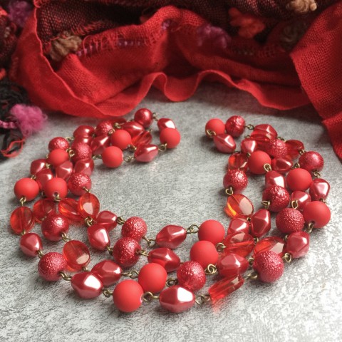 Červené korále červená šípky korále bobulky jeřabiny 