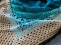 Tyrkysový háčkovaný pléd