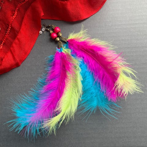 Barevná pírka letní extravagantní výrazné pírka karneval peří peříčka boho 