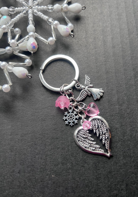 Andělský přívěsek růžový přívěsek dárek zima anděl andílek křídla ochránce vločka na kabelku 