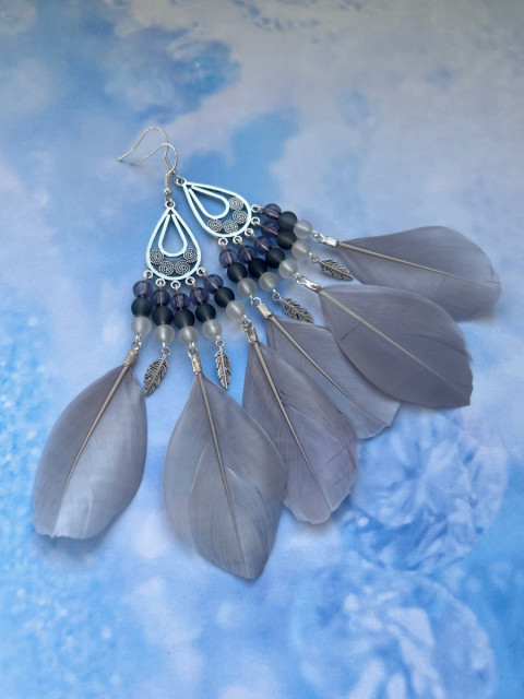 Peříčkové šedé náušnice léto extravagantní nerez ocel festival dovolená peří peříčka sváteční na ples do divadla 