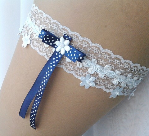 PODVAZEK kytičky šperk šperky modrý dárek květina modrá láska růže svatba kytička krajka nohy bižuterie sexy mašlička bílý svatební čtyřlístek štěstí růžička romantický štras dárkový nevěsta ženich závoj wedding pás podvazek zvyky hochzeit svatební šaty štrasový podvazkový 