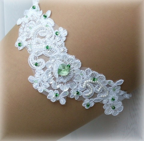 Podvazek  zelené srdce Swarovski srdce dárek zelená květina srdíčko zelený elegantní bílá láska růže svatba kytička krajka nohy sexy bílý svatební štěstí růžička romantický štras dárkový nevěsta ženich závoj wedding pás podvazek zvyky hochzeit svatební šaty štrasový podvazkový 