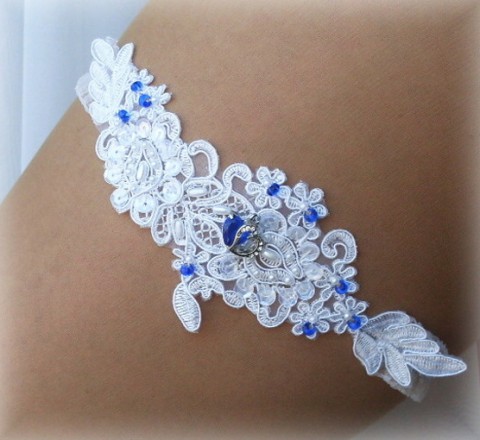 Podvazek krajkový modré srdíčko srdce modrý dárek květina modrá srdíčko elegantní bílá láska růže svatba kytička krajka nohy sexy bílý svatební štěstí růžička romantický štras dárkový nevěsta ženich závoj wedding pás podvazek zvyky hochzeit svatební šaty štrasový podvazkový 