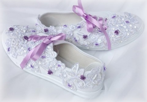 Svatební tenisky dárek bílá svatba bílý svatební boty tenisky dárkový nevěsta lodičky kecky obuv wedding podvazky hochzeit svatební šaty 