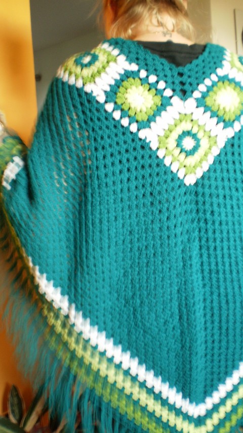 Háčkované pončo brož jarní letní přehoz zelené zimní háčkované podzimní pončo celoroční pelerína 