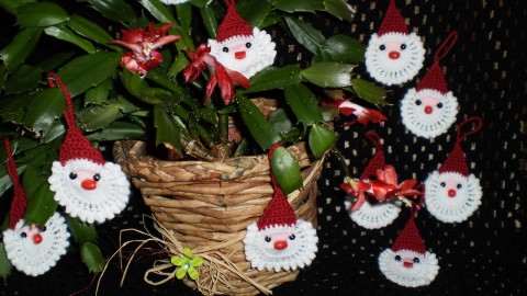 Mikuláš-háčkovaná ozdoba dárek vánoce háčkovaná vánoční závěs ozdoba aplikace závěsná láhev mikuláš vločka visačka silvestr na láhev 