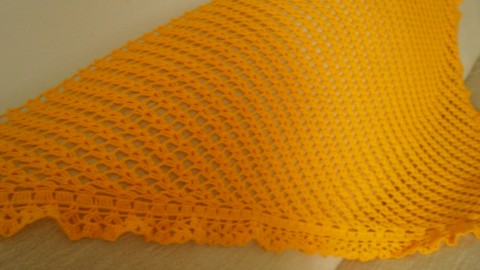 Oranžový háčkovaný šátek dárek jarní letní deka přehoz háčkovaný zimní šátek podzimní pončo oranžový nákrčník pléd vzor krajkový celoroční vzorovaný lehoučký 