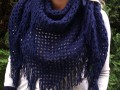 Tmavě modrý - háčkovaný šátek