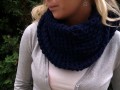 Tmavě modrý - háčkovaný šátek