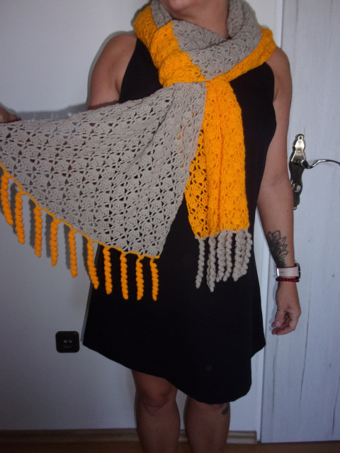Spirálky-Oranžovo-pískový pléd dárek přehoz háčkovaný šála extravagantní šedý oranžový pléd spirálky 