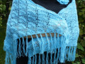 Modrý krajkový háčkovaný šátek