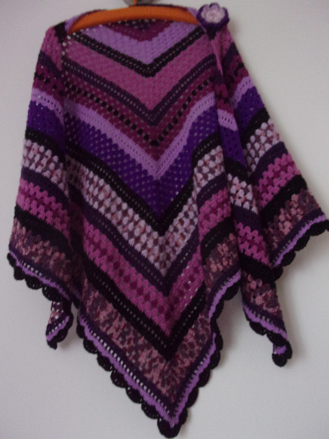 Barevný fialový - háčkovaný šátek dárek přehoz háčkovaný extravagantní fialový lila šátek pončo nákrčník pléd celoroční 