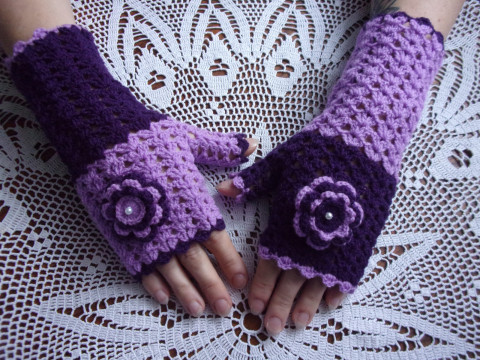 Borůvky a levandule návleky na ruce dárek háčkované fialové lila návleky rukavice krajkové rukavičky bezprsťáky bezprsté na ruce bez prstů 
