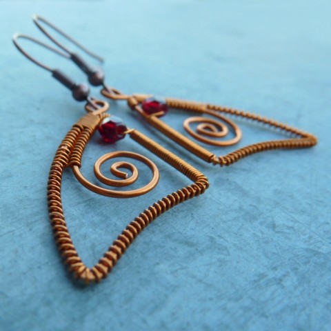 Náušnice - S kapkou krve originální červené náušnice drát romantické měď broušené výrazné něžné kapky drátovaný wire-wrapping drátkování oplétaný rudé staroměď medene korálky-sklo bižut.komponenty lakovaný.drát 
