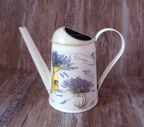 konvička levandulová ptáček motýl květiny kytičky konvička kolo písmo zalévání paříž paris 