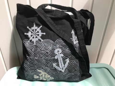 Malovaná taška Zlatá rybka moře taška ryba černá malovaná ruční výroba 