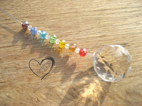 ZÁVĚSNÝ KRYSTAL ČAKROVÝ KOULE 3CM koule slunce křišťál duhový duha duhy energie broušený broušená závěsný čakry čakrový energetický křišťálový světla světlohra lapač feng shui krystak hra barev feng šuej 