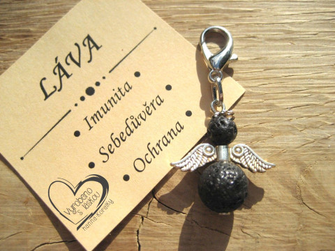 PŘÍVĚSEK - ANDĚL - LÁVA přívěsek anděl andílek křídla andělíček láva minerální andělé andílci andělíčci pro radost andělské na kabelku na klíče na peněženku 