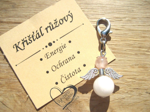PŘÍVĚSEK - ANDĚL - RŮŽOVÝ KŘIŠŤÁL přívěsek polodrahokam minerál anděl andílek křídla andělíček minerální andělé andílci andělíčci pro radost andělské na kabelku na klíče na peněženku 