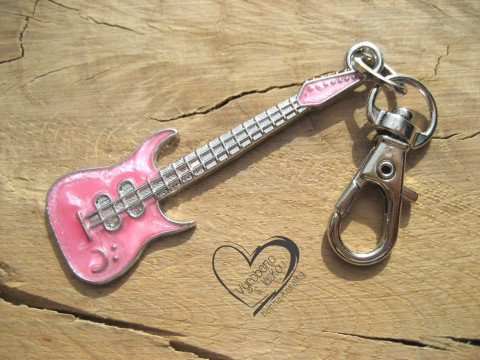 KLÍČENKA - PŘÍVĚSEK - KYTARA RŮŽOVÁ stříbrný doplněk medvídek medvěd klíče klíčenka platina starostříbro modní plyšový na kabelku platinový 