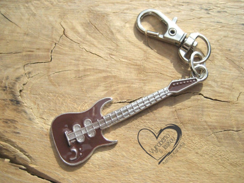 KLÍČENKA - PŘÍVĚSEK - KYTARA HNĚDÁ stříbrný doplněk medvídek medvěd klíče klíčenka platina starostříbro modní plyšový na kabelku platinový 