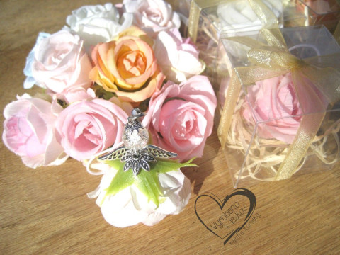 Anděl růžička v dárkovém balení 2. přívěsek anděl andílek křídla andělíček andělé andílci andělíčci na mobil andělské na klíče na peněženku 