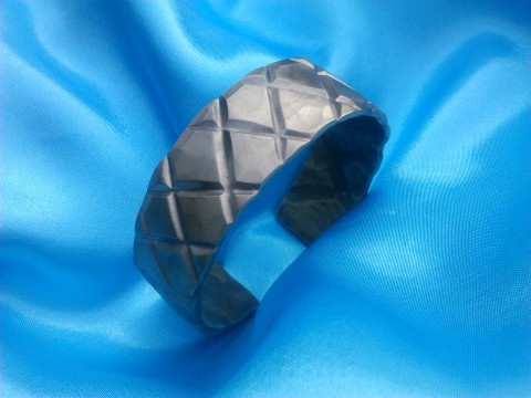 Kovaný náramek s křížovým vzorem šperk náramek kovaný nerez kovaný náramek 