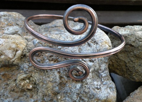 Nápažník měděný tepaný patinovaný kovaný měď tepaný nápažník 