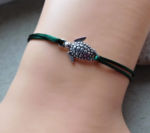 Náramek - Želvička pro štěstí náramek modrá stříbrné malinkéí červená nerezová kulička. 