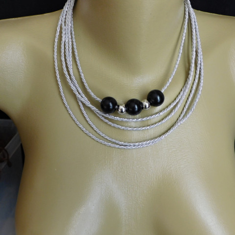 Náhrdelník stříbrný s  korálkama náhrdelník korálky stříbrná 