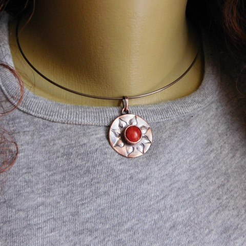 Přívěšek- brzy bude sluníčko náhrdelník korál přívěšek měď sluníčko 