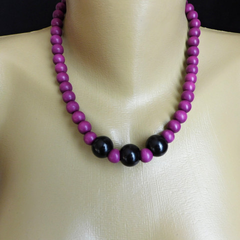 Náhrdelník ´- fialkové korálky dřevo náhrdelník černé fialkové 